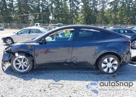 2024 Tesla Model Y Long Range Dual Motor All-Wheel Drive из США, поврежденный, VIN 7SAYGDEE2RF075343